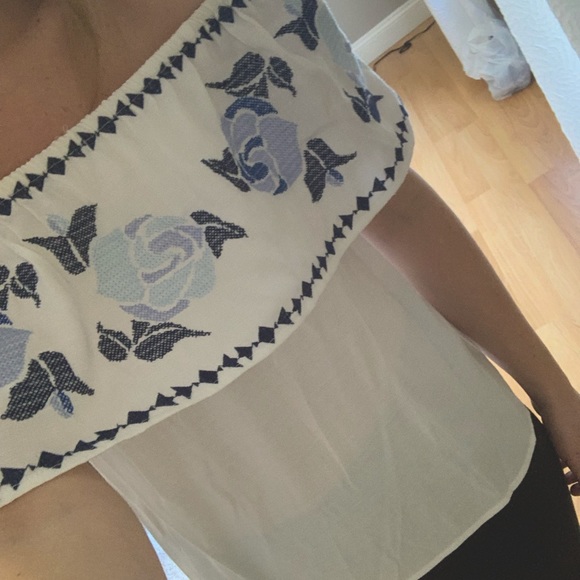 Off the shoulder embroidered top - Picture 2 of 2